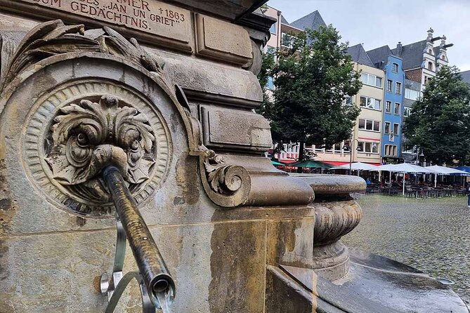 Private audio book city rally around Cologne Cathedral and the Old Town - Audio clues, text messages, and the detective story