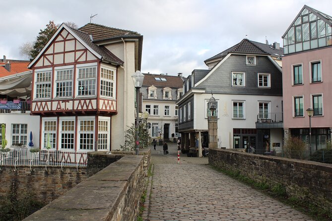 Private audio book city rally around the old town of Essen Kettwig - Who will enjoy this activity most