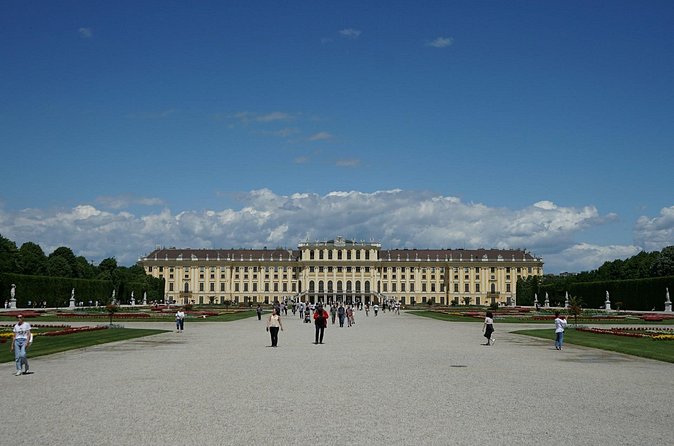 Private Half Day Versailles with Audio Guide Tour from Paris - Audio guide or live guide?