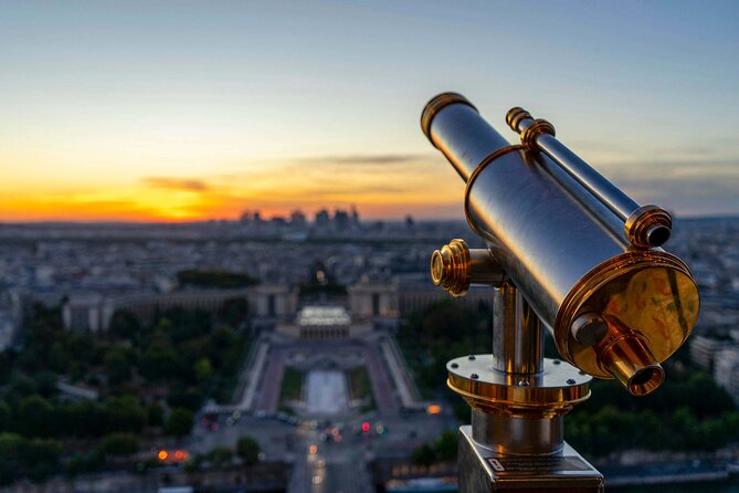 Private Self-guided Audio Tour of the Eiffel Tower (no ticket) - Starting at Trocadéro for the Best First View