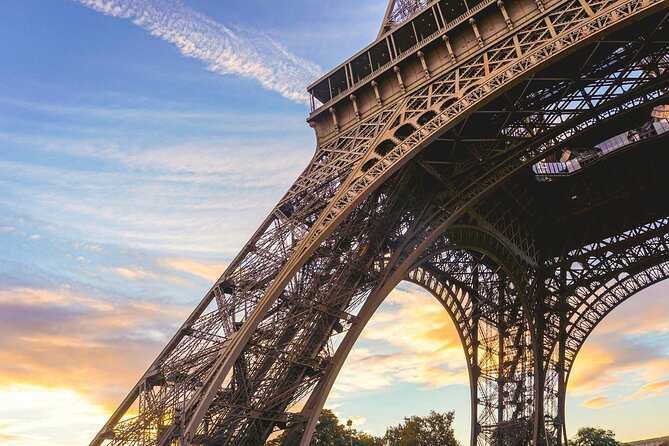Private Self-guided Audio Tour of the Eiffel Tower (no ticket) - Crossing Pont de Bir-Hakeim