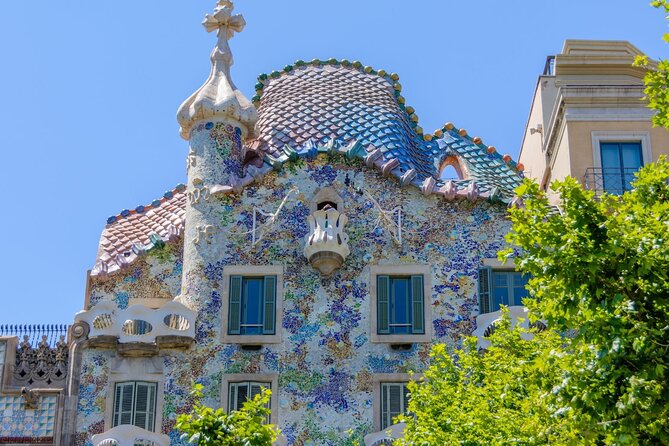 Reserved Entrance to Casa Batlló with Audio Guide in Barcelona - The Dragon Staircase and the climb upward
