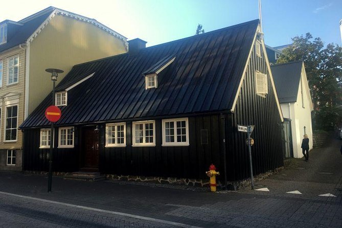 Reykjavik Main Sights and Hidden Spots: A Self-Guided Audio Walk - Finishing near Parliament and Lækjartorg