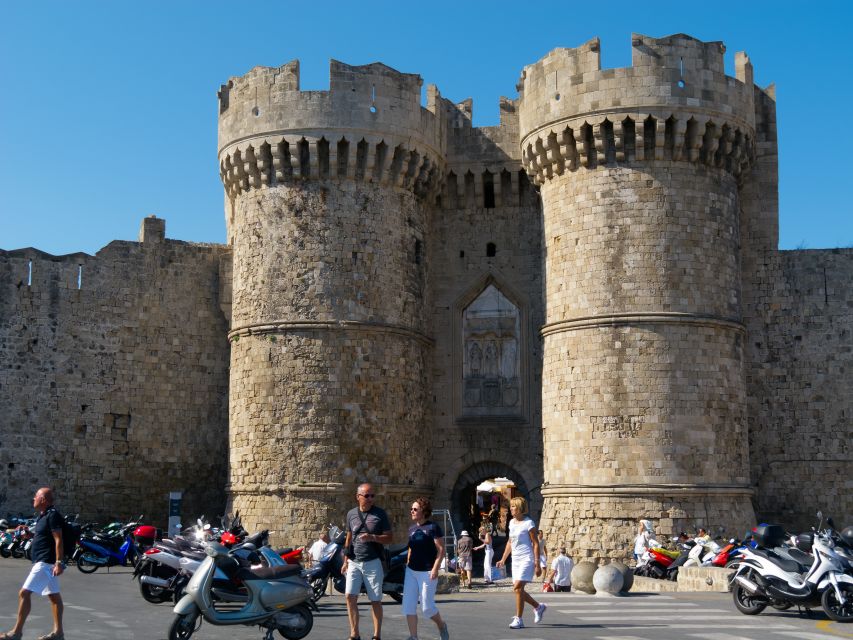 Rhodes: Palace of Grand Master Ticket & Rhodes SG audio tour - Arriving in Rhodes Old Town