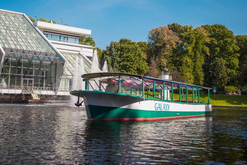 Riga: Canal Boat Sightseeing Tour With Audio guide - Audio guide or captain-led questions?