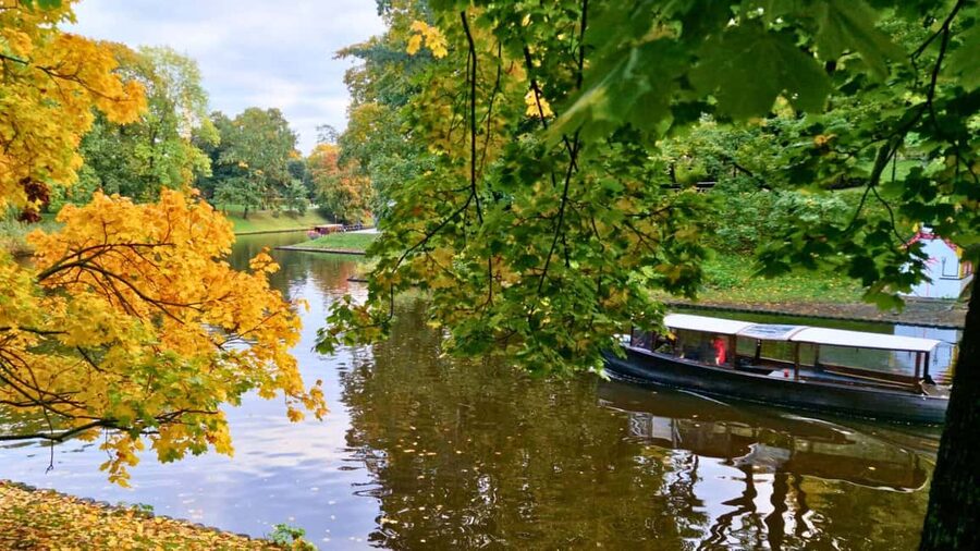 Riga: Canal Boat Tour with Drink & Old Town Audio Tour - Why this short cruise works in Riga
