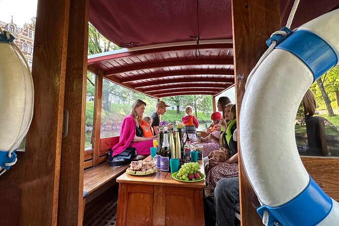 Riga: Evening or Sunset Boat Tour with Drink and Audio Guide - Why Riga looks different from the water