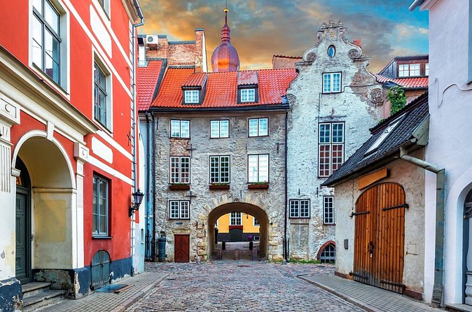 Riga Scavenger Hunt and Highlights Self Guided Audio Tour - Powder Tower and the Swedish Gate
