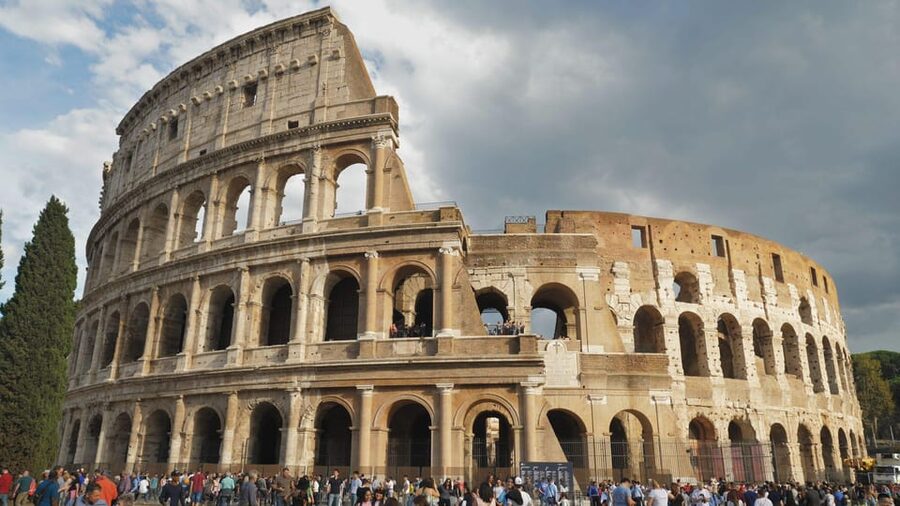 Rome: Audio guide of the Colosseum - English or Italian: Choose Carefully