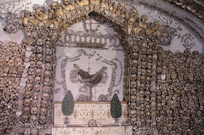 Rome: Capuchin Crypts Entrance with hosting &Audio guide - What the audio guide adds