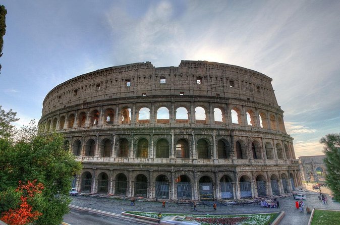 Rome: Colosseum Arena Exclusive Hosted Entrance with Audio Tour - Palatine Hill in a 30-minute visit