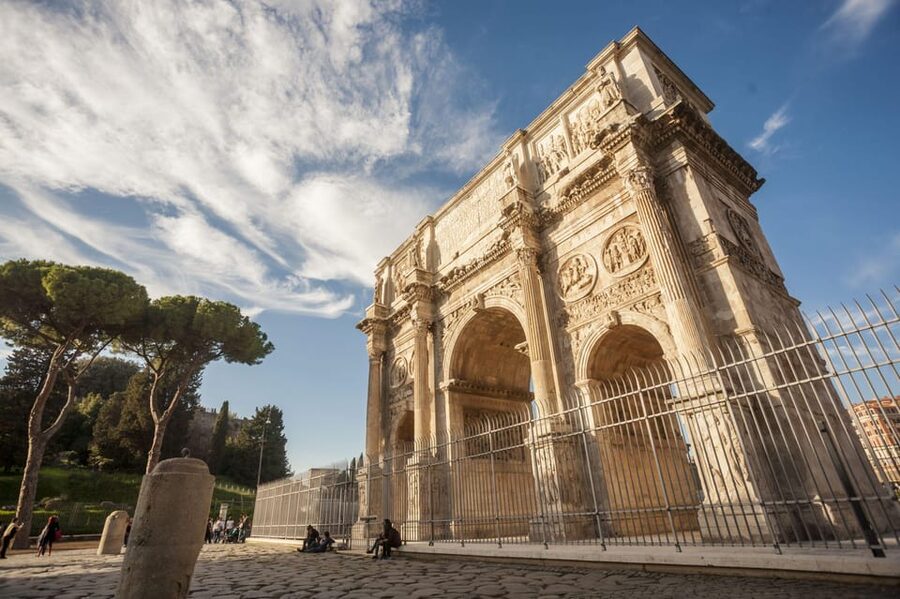 Rome: Colosseum, Forum, Palatine Hill Entry & Audioguide App - Climbing Palatine Hill for the wider view