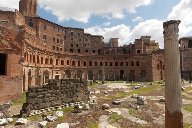 Rome Colosseum, Roman Forum & Palatine Hill Audio Tour - Entering the Colosseum for the first hour