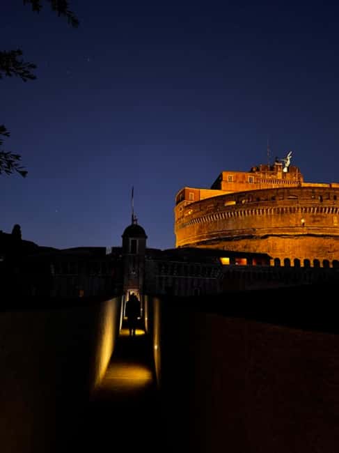 Rome: Evening Tour of Passetto di Borgo and Audio Guide App - Meeting at Piazza della Città Leonina