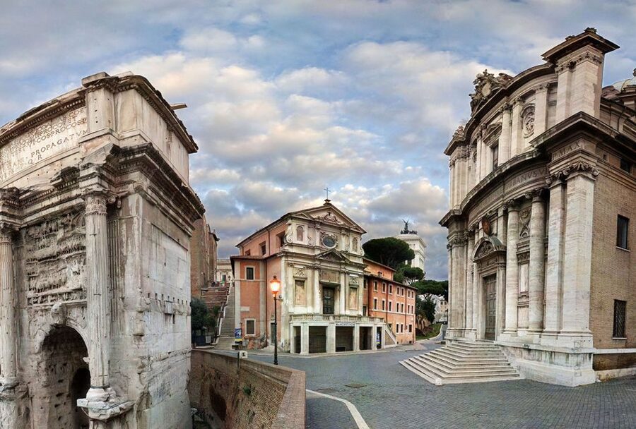 Rome: Mamertime Prison Entrance Ticket with Audio guide - Finding the entrance beside the Roman Forum