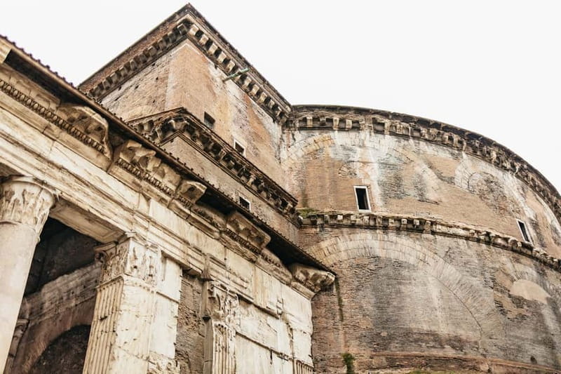 Rome: Pantheon Fast-Track Ticket and Official Audioguide - Raphael, the artists, and the tombs