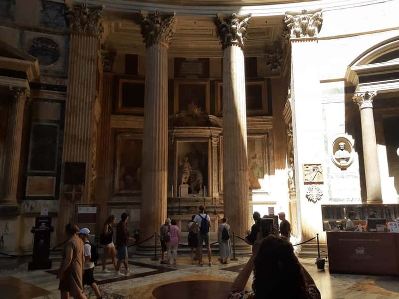 Rome: Pantheon Priority Entry Ticket & Audio Guide App - The added walk to Rome’s squares and fountains