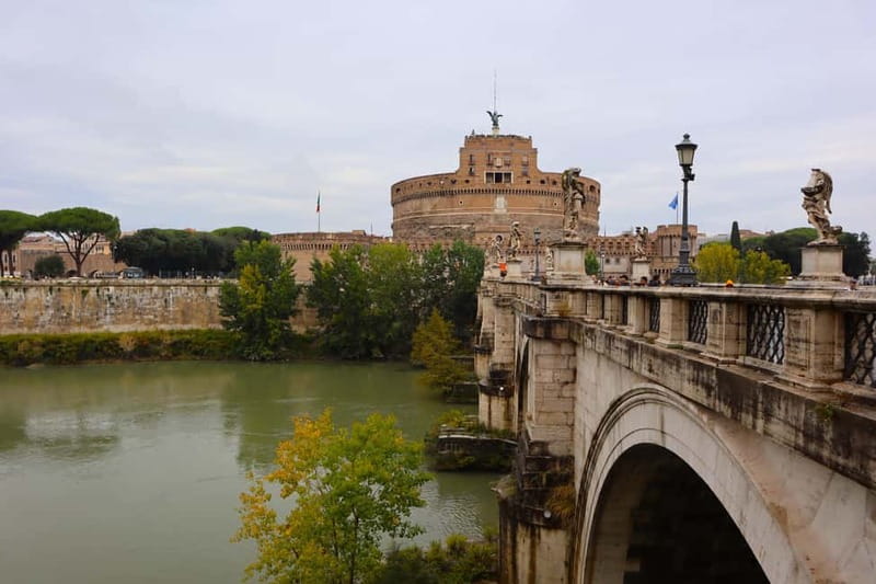 Rome: Passetto & Castel Sant'Angelo Entry and Audioguide - Walking through the papal escape route