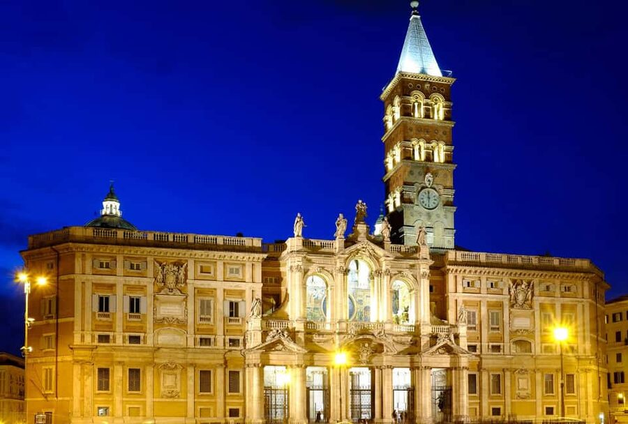 Rome: Santa Maria Maggiore – Visit with Audio Guide and Reserved Access - Arriving at the reserved entrance