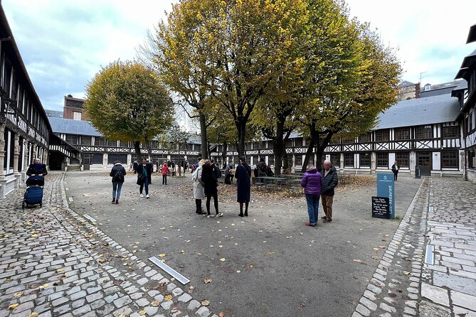 Rouen audio guided tour - Joan of Arc at the Old Market Square
