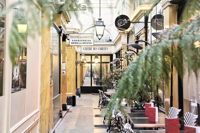 Royal Palace & Covered Passages, audioguided tour - Starting at the Palais-Royal and Buren Columns