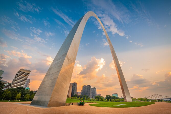 Saint Louis Self Guided Driving and Walking Audio Tour - A self-guided route from downtown to Forest Park