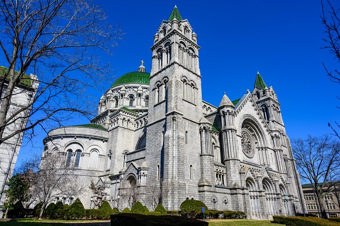 Saint Louis Self Guided Driving and Walking Audio Tour - Civic architecture on Locust Street