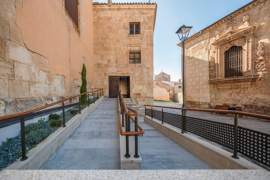 Salamanca: Convent of Las Claras with Free Audioguide - Atmosphere, upkeep, and what may disappoint you