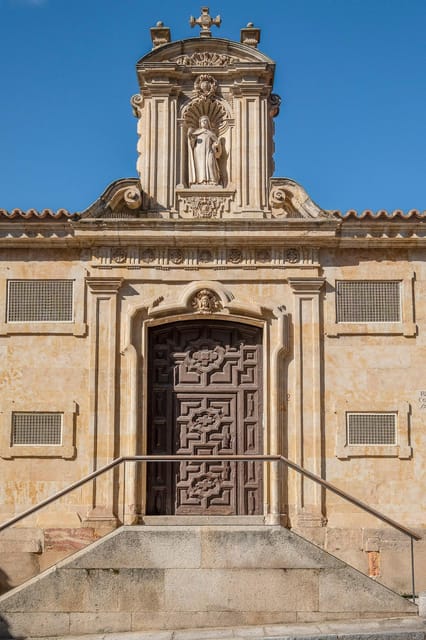 Salamanca: Convent of Las Claras with Free Audioguide - The chapel altar and devotional details