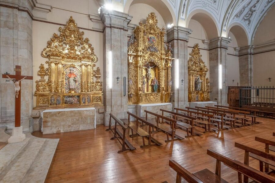 Salamanca: Convent of Las Claras with Free Audioguide - Entering the former convent and museum