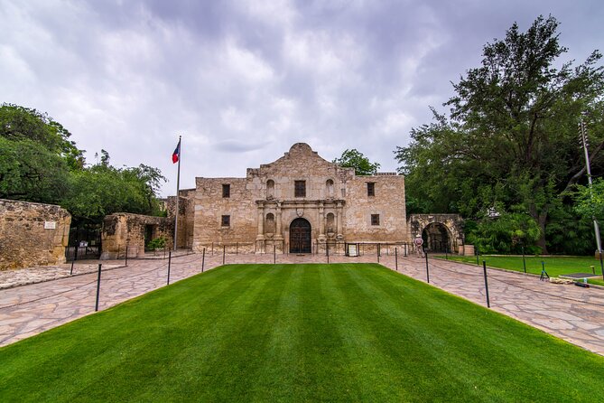 San Antonio River Walk Self-Guided Walking Audio Tour - Following the river from River Center