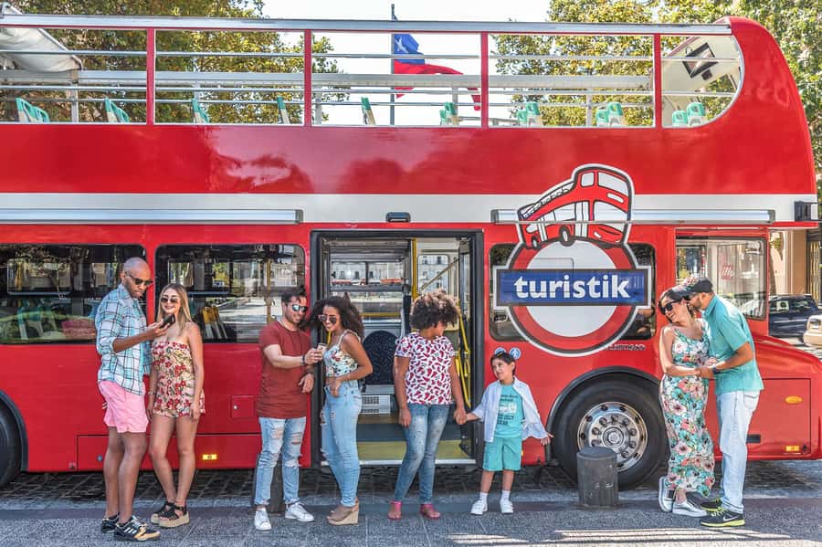 Santiago: Hop-on Hop-off Bus Day Ticket with Audio Guide - Starting in eastern Santiago at Parque Arauco