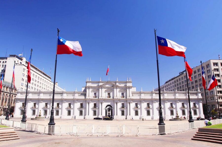 Santiago: Hop-on Hop-off Bus Day Ticket with Audio Guide - La Moneda and the government district