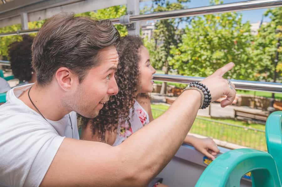 Santiago: Hop-on Hop-off Bus Day Ticket with Audio Guide - Parque Bicentenario and the modern city