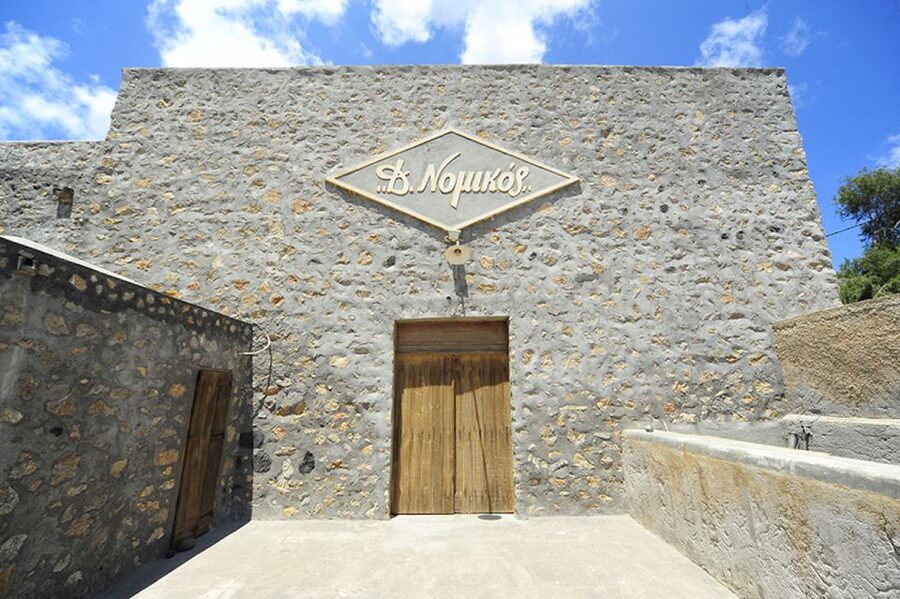 Santorini: Tomato Museum Admission Ticket with Audio Guide - The machinery and the people behind it