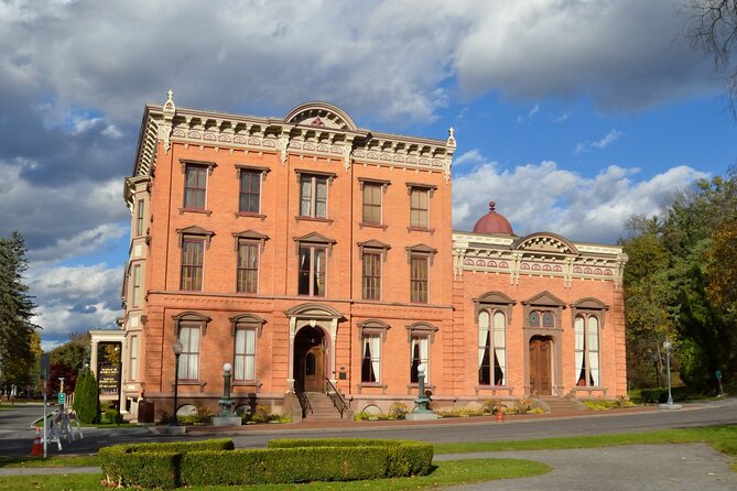 Saratoga Springs Historic Smartphone Guided Audio Walking Tour - Begin with horses at Marylou Whitney Park