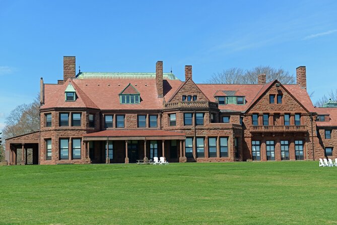 Scenic Newport, RI Self-Guided Driving Audio Tour - Bellevue Avenue and Newport’s summer cottages