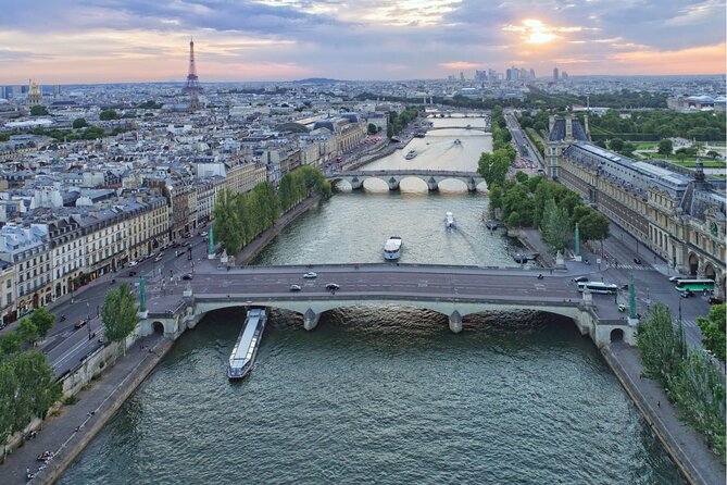 Seine River Cruise flexible ticket with Audio in Paris - 1 Hour - A one-hour view of Paris from the Seine