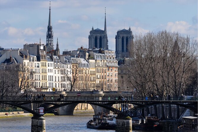 Seine River Cruise flexible ticket with Audio in Paris - 1 Hour - Daytime or evening: choosing the better departure