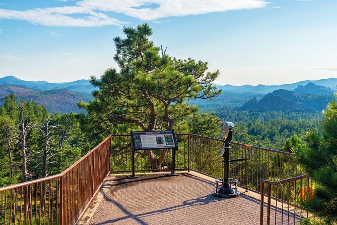 Self-Guided Audio Driving Tour in Black Hills and Mt Rushmore - The Badlands and the Minuteman missile site