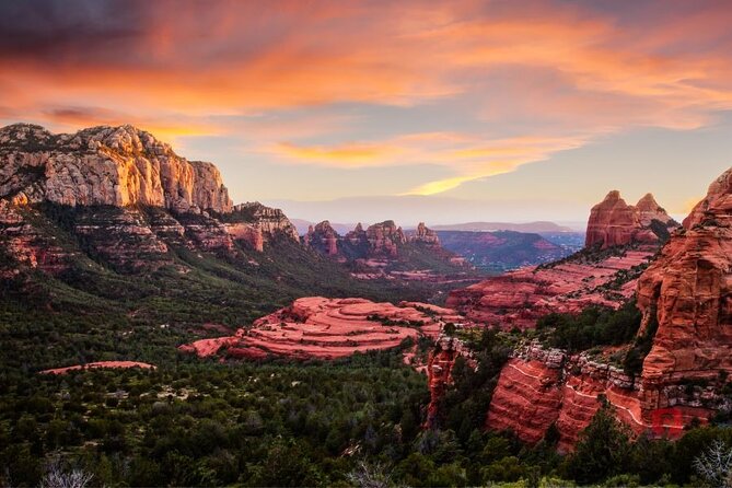 Self-Guided Audio Driving Tour of Sedona - Cathedral Rock and the Chapel of the Holy Cross