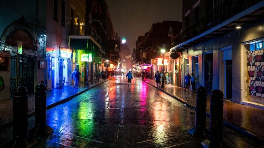 Self Guided Audio Ghost Tour in New Orleans in 6 Languages - How the audio and music shape the mood