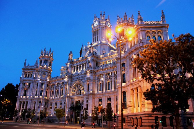 Self-Guided Audio Tour - Cervantes Literary Experience in Madrid - Statues, an iconic street, and a restaurant stop