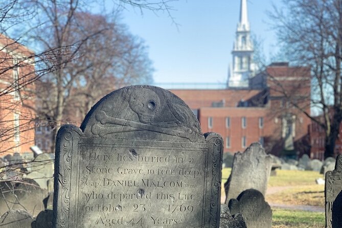Self-Guided Audio Tour of Boston North End - Two lanterns, a steeple, and the people beneath it