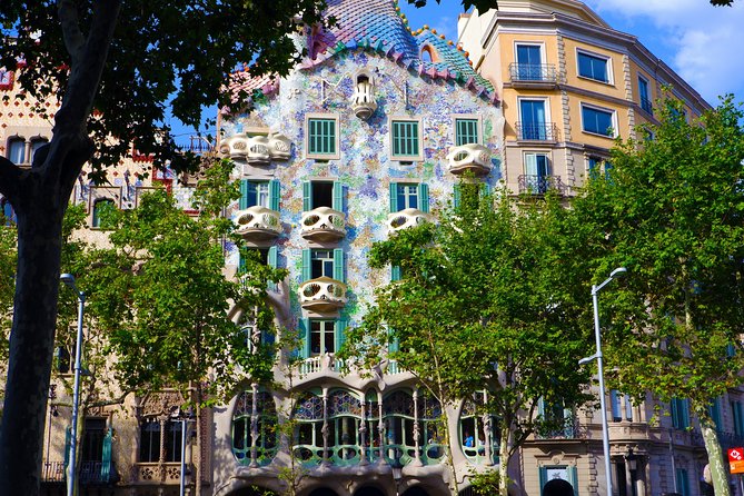Self-Guided Audio Tour-The Surrealist Barcelona of Dalí and Gaudí - Palau Güell and Gaudí’s Catalan modernism