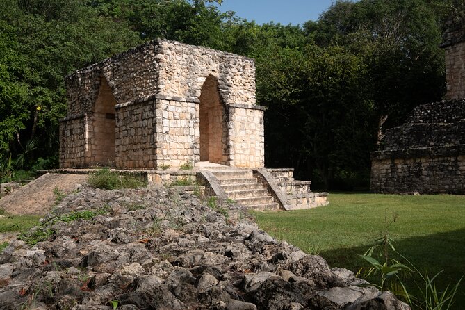 Self-Guided Audio Walking Tour of Mexico’s Ek Balam - Hieroglyphic serpents and the royal tomb
