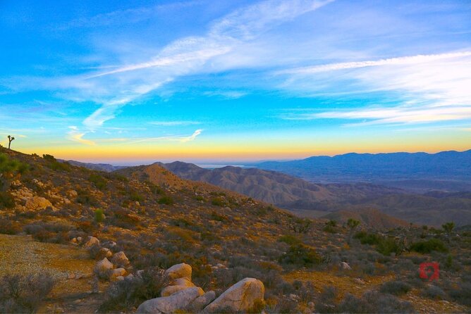 Self-Guided Driving Audio Tour in Joshua Tree National Park - Arch Rock and Heart Rock at sunset