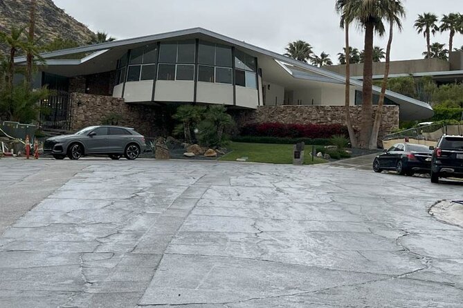 Self Guided Driving Audio Tour of Palm Springs - Robolights and downtown celebrity markers