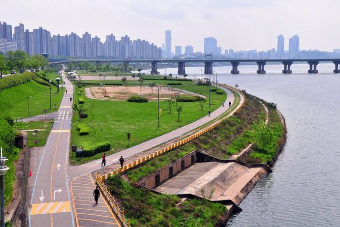 Seoul Self-Guided Audio Tour - Modern design from Dongdaemun to Myeong-dong