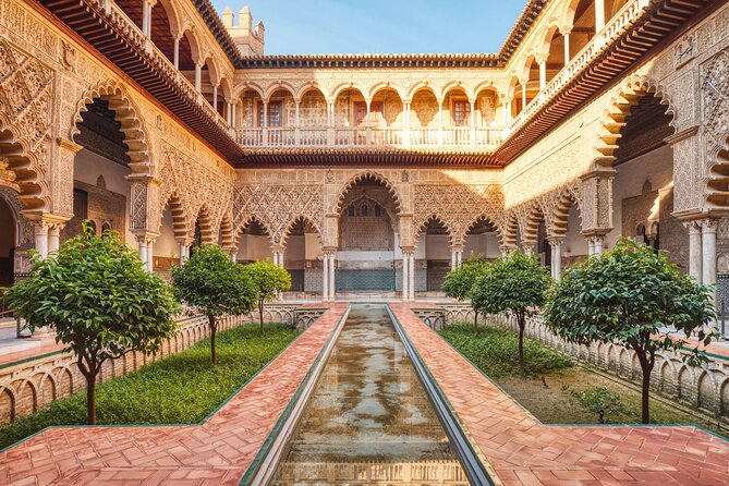 Seville Audio guided walking tour 3h20 and 28 audio commentaries - The bullring and the Guadalquivir’s wealth